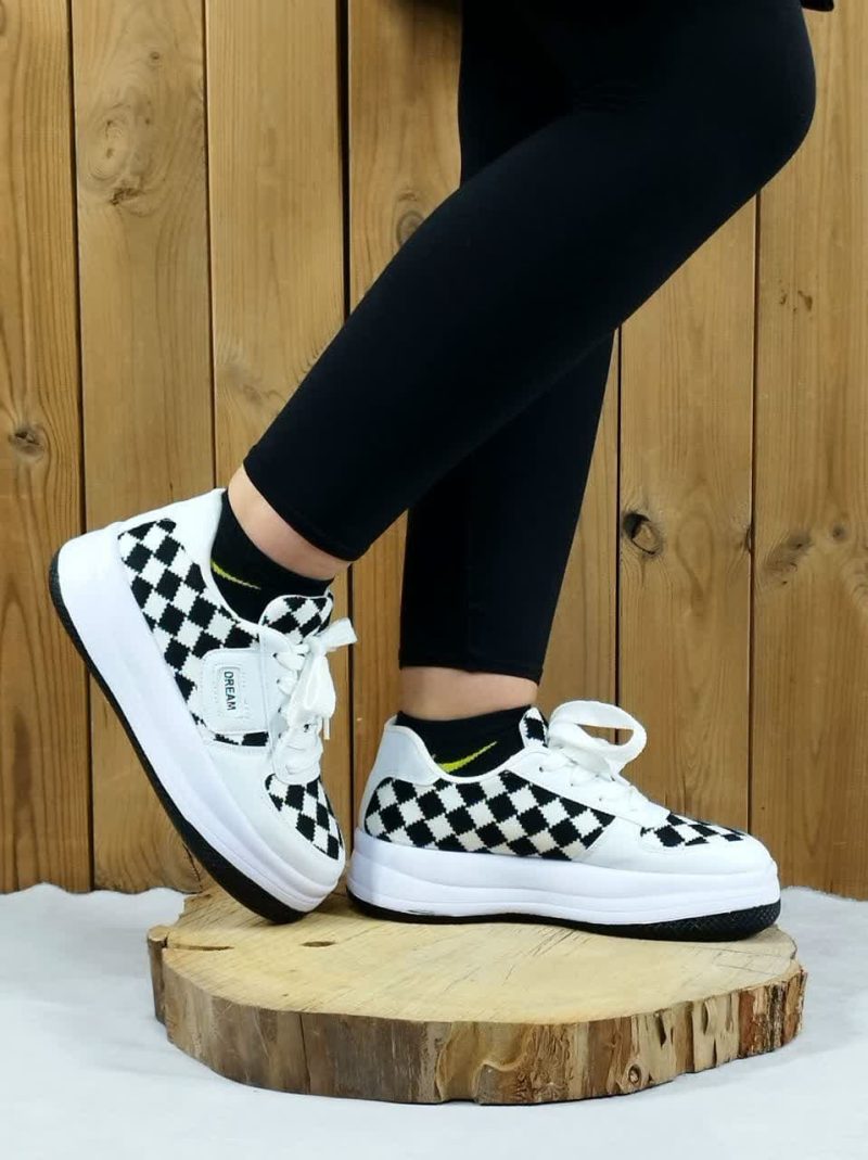 خرید اینترنتی کفش کتونی اسپرت زنانه دخترانه مدل برشکا شطرنجی سفید مشکی شیک اصفهان