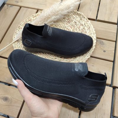 خرید اینترنتی کفش کتونی راحتی مردانه پسرانه مدل اسکیچرز کاملا خوش پا و راحت مشکی تمام اصفهان