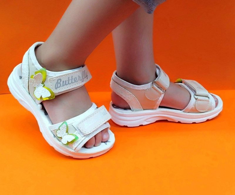 خرید اینترنتی کفش صندل تابستانه بچگانه دخترانه مدل پروانه ای کشی نرم و بادوام سفید آبی اصفهان جذاب