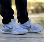 خرید اینترنتی کفش کتونی اسپرت مردانه و پسرانه مدل نایک اسپیسیر رنگ سفید طوسی فوق العاده خوشپا و با کیفیت اصفهان