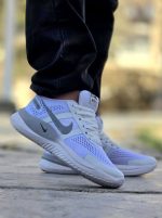 خرید اینترنتی کفش کتونی اسپرت مردانه و پسرانه مدل نایک اسپیسیر رنگ سفید طوسی فوق العاده خوشپا و با کیفیت اصفهان