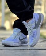 خرید اینترنتی کفش کتونی اسپرت مردانه و پسرانه مدل نایک اسپیسیر رنگ سفید طوسی فوق العاده خوشپا و با کیفیت اصفهان