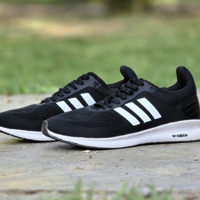 خرید اینترنتی کفش کتونی اسپرت مردانه وپسرانه مدل ادیداس اسپیسر بزرگپا شیک و ساده رنگ مشکی سفید جذاب اصفهان