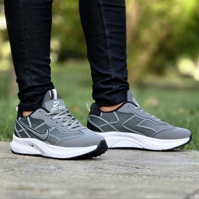 خرید اینترنتی کفش کتونی اسپرت مردانه و پسرانه مدل نایک سبک و راحت رنگ طوسی مشکی ساده اصفهان