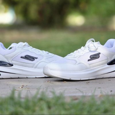 خرید اینترنتی کفش کتونی اسپرت مردانه پسرانه بزرگپا مدل اسکیچرز ایده ال برای استفاده روزمره رنگ سفید تمام بی نظیر اصفهان