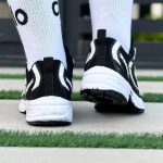 خرید اینترنتی کفش کتونی ست اسپرت زنانه و مردانه مدل نیوبالانس530 بی نقص و درجه یک رنگ مشکی سفید سبک اصفهان