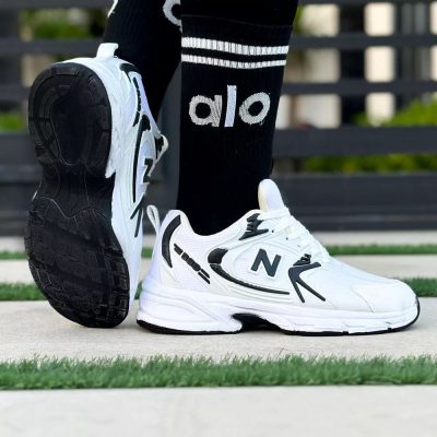 خرید اینترنتی کفش کتونی ست اسپرت زنانه و مردانه مدل نیوبالانس530 مقاوم و متنوع رنگ سفید مشکی سبک اصفهان