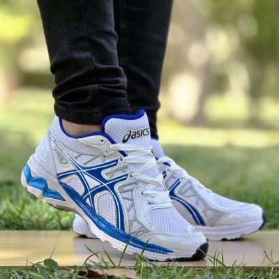 خرید اینترنتی کفش کتونی اسپرت مردانه پسرانه مدل اسیکس چشم نواز و زیبا رنگ سفید ابی سبک اصفهان