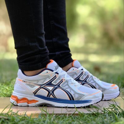 خرید اینترنتی کفش کتونی اسپرت مردانه پسرانه مدل اسیکس سبک و راحت رنگ سفید نارنجی شیک اصفهان