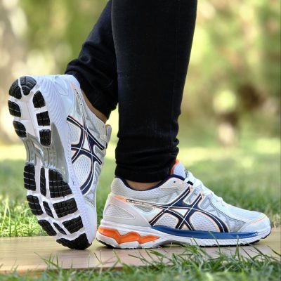 خرید اینترنتی کفش کتونی اسپرت مردانه پسرانه مدل اسیکس سبک و راحت رنگ سفید نارنجی شیک اصفهان