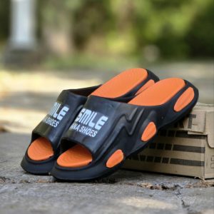 خرید اینترنتی دمپایی پسرانه و مردانه مدل فشیون طرح smile سبک و بی نظیر رنگ مشکی نارنجی نرم اصفهان