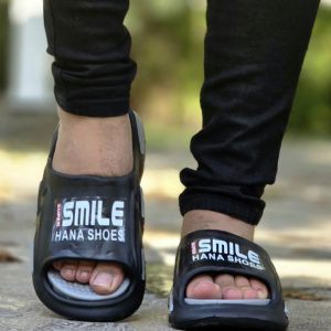 خرید اینترنتی دمپایی پسرانه و مردانه مدل فشیون طرح smile سبک وزن و مدرن رنگ مشکی طوسی عالی اصفهان