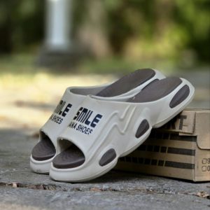 خرید اینترنتی دمپایی پسرانه و مردانه مدل فشیون طرح smile نرم و درجه یک رنگ کرم خاص اصفهان