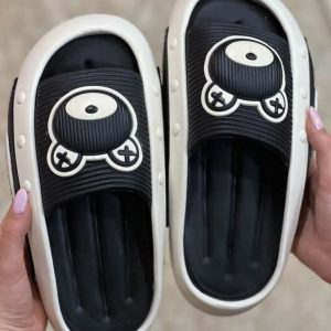 خرید اینترنتی دمپایی کرومی عرسکی زنانه و دخترانه مدل جسیکا شگفت انگیز رنگ سفید مشکی جذاب اصفهان