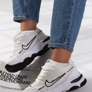 خرید اینترنتی کفش کتونی اسپرت زنانه دخترانه مدل نایک اصیل و زیبا رنگ سفید مشکی بادوام اصفهان