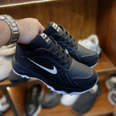 خرید اینترنتی کفش کتونی اسپرت مردانه پسرانه مدل نایک خاص و جدید رنگ مشکی سفید به روز اصفهان