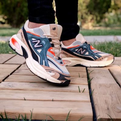 خرید اینترنتی کفش کتونی اسپرت مردانه و پسرانه مدل نیوبالانس طرح کپسولی چشم نواز و عالی رنگ کرم ابی جذاب اصفهان