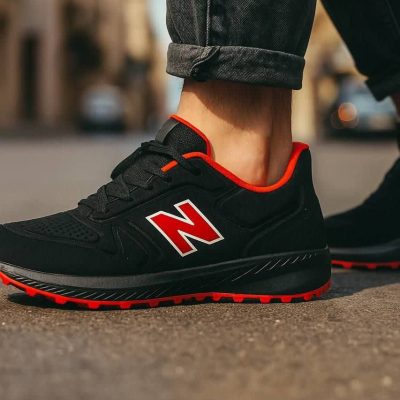 خرید اینترنتی کفش کتونی اسپرت مردانه و پسرانه مدل نیوبالانس زیبا و جذاب رنگ مشکی قرمز ساده اصفهان