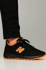 خرید اینترنتی کفش کتونی اسپرت مردانه و پسرانه مدل نیوبالانس بسیار مقاوم و بادوام رنگ مشکی نارنجی ویژه اصفهان