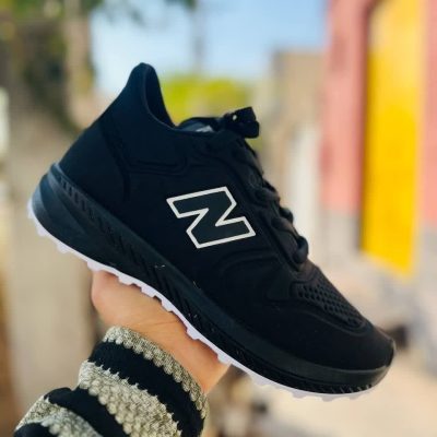 خرید اینترنتی کفش کتونی اسپرت مردانه و پسرانه مدل نیوبالانس فوق العاده عالی رنگ مشکی سفید مقاوم اصفهان