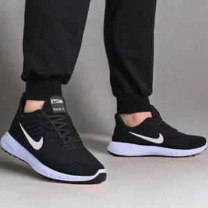 خرید اینترنتی کفش کتونی اسپرت مردانه پسرانه مدل نایک پرفروش و جذاب رنگ مشکی سفید زیبا اصفهان