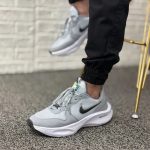 خرید اینترنتی کفش کتونی اسپرت مردانه پسرانه مدل نایک با کیفیت عالی رنگ طوسی نایک مشکی خاص اصفهان